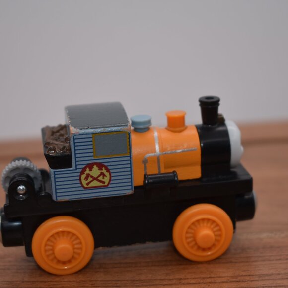 Dash Orange 2012 - Thomas & Friends Wooden Railway Train Engine Magnetic Y4384 - Picture 5 of 7
